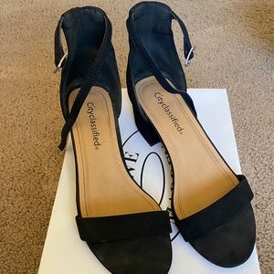 Black strap sandal heel